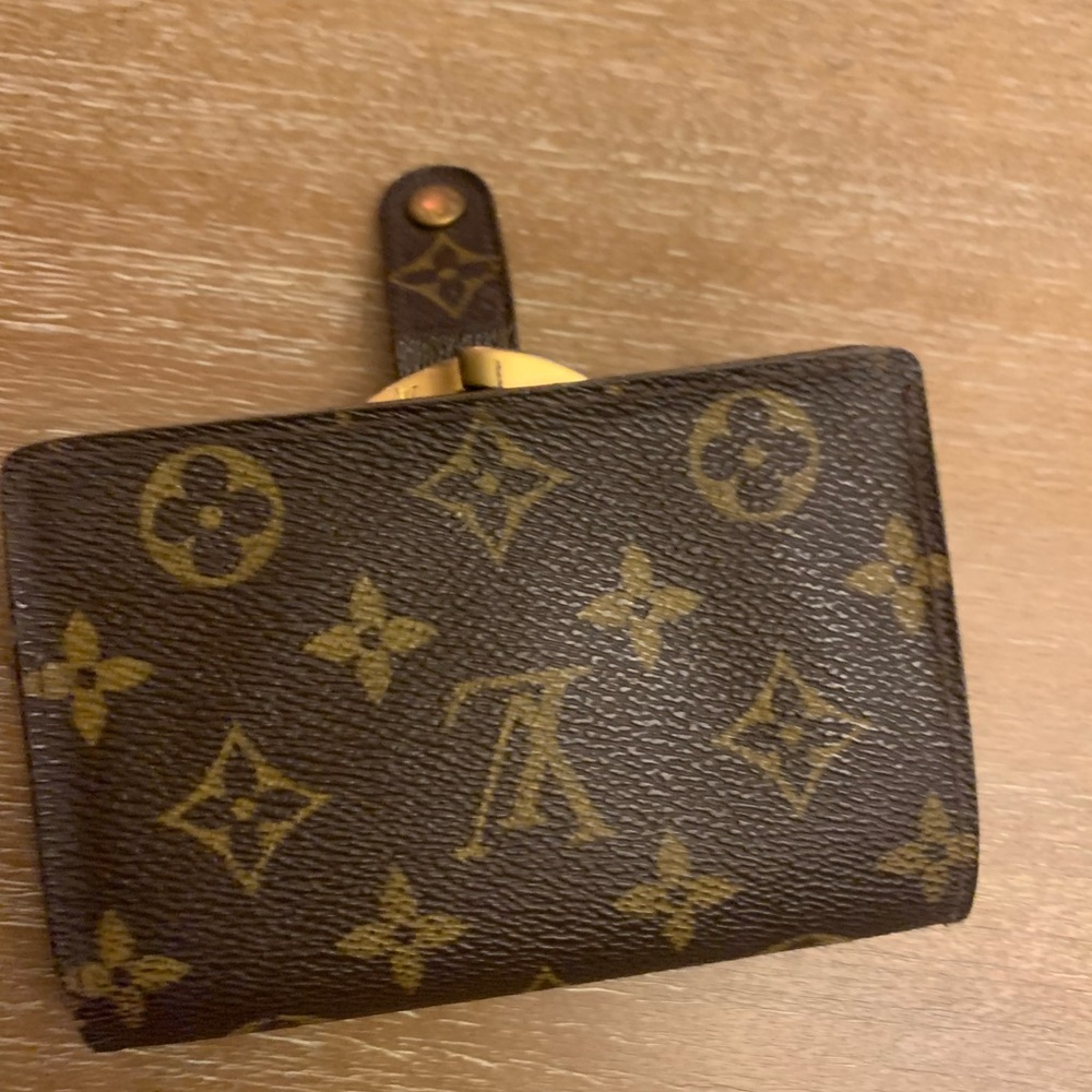 Authentic Louis Vuitton case lock wallet for women - Picture 3 of 13